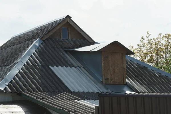 Roof Replacement vs. Repair: Making the Right Choice